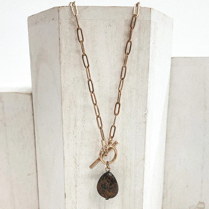 Clean Mind Gold Paperclip Chain with Teardrop Stone Pendant in Brown