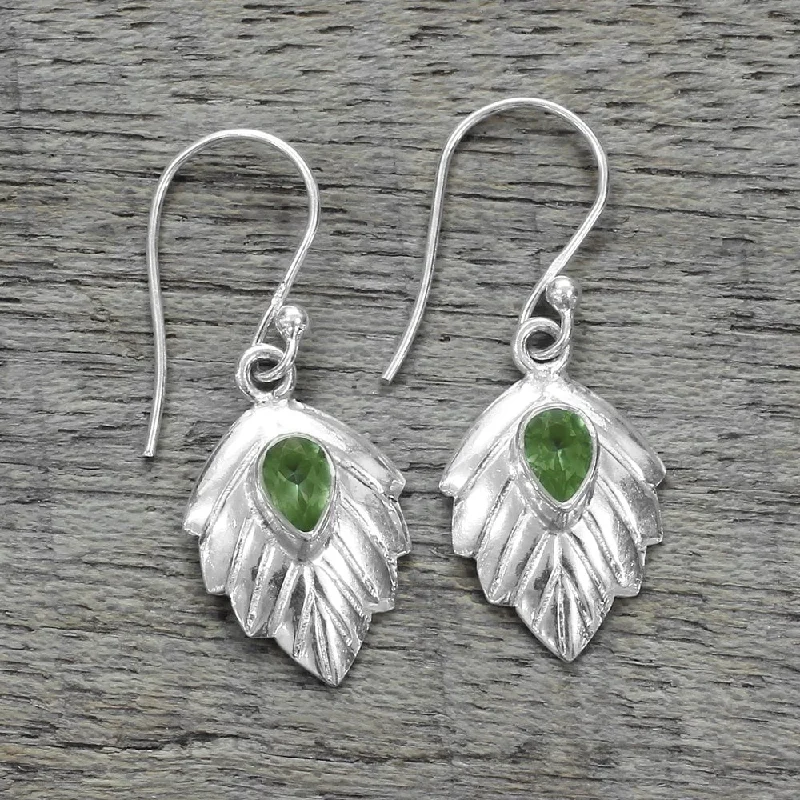 Handmade Sterling Silver 'Gleaming Leaves' Peridot Earrings (India) - 1.4*0.6