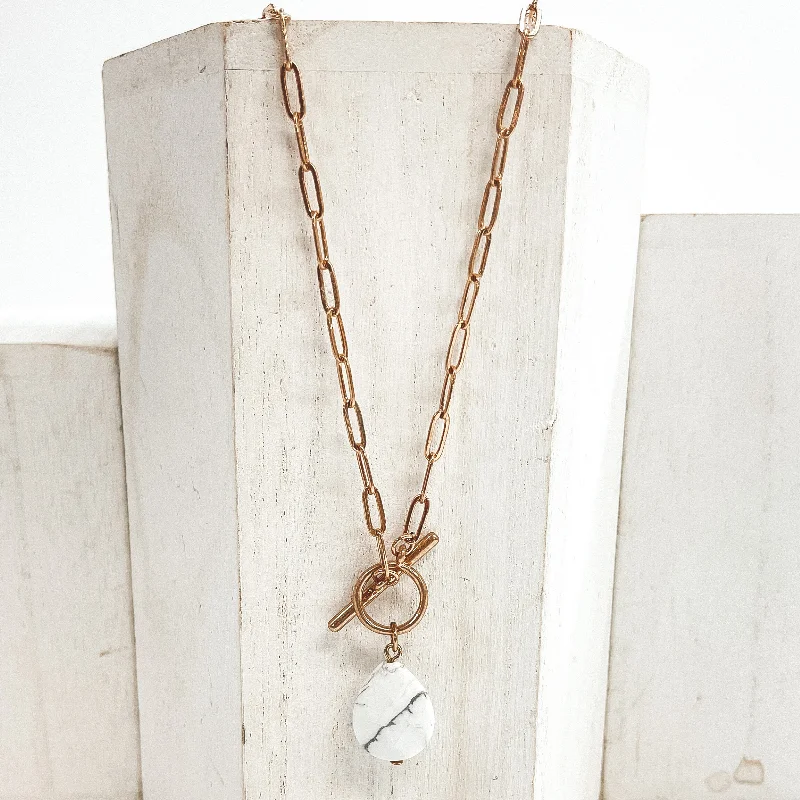 Clean Mind Gold Paperclip Chain with Teardrop Stone Pendant in White