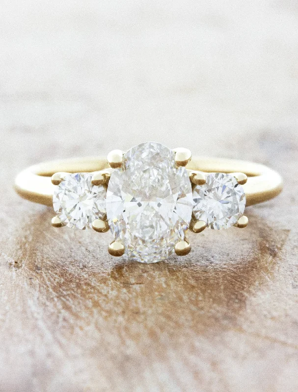 Hetty Oval - Natural Diamonds